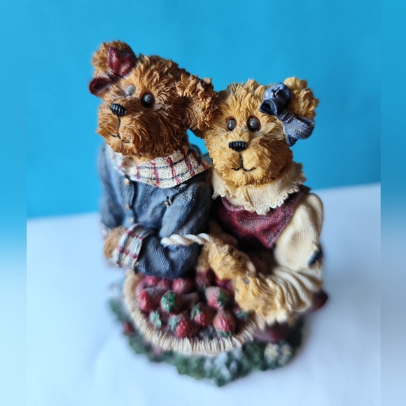 4/$50⭐️The Bearstone Collection – “Lauren & Jan… Strawberry Friends” - Picture 4 of 7